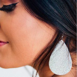 🌺BOHO Vegan Leather Teardrop Silver Earrings